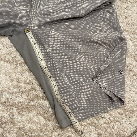 Lululemon T.H.E. Short 11”Size Medium 
Illusion White Light Cast - Picture 9 of 11